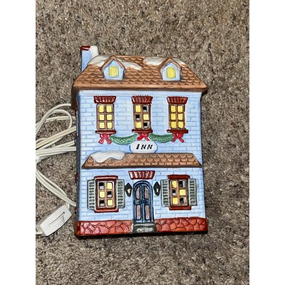 AMERICANA Other - AMERICANA INN Christmas House Illuminated Porcelain Village